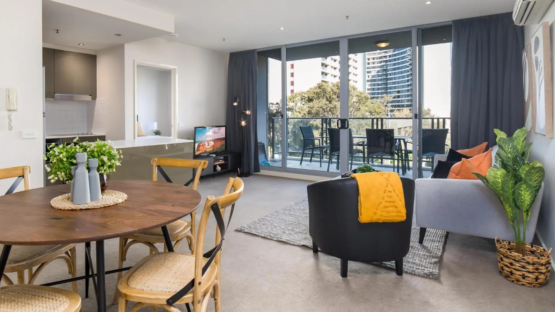Central 1-Bed With Parking Bbq And Indoor Pool Canberra 0*,  Australia